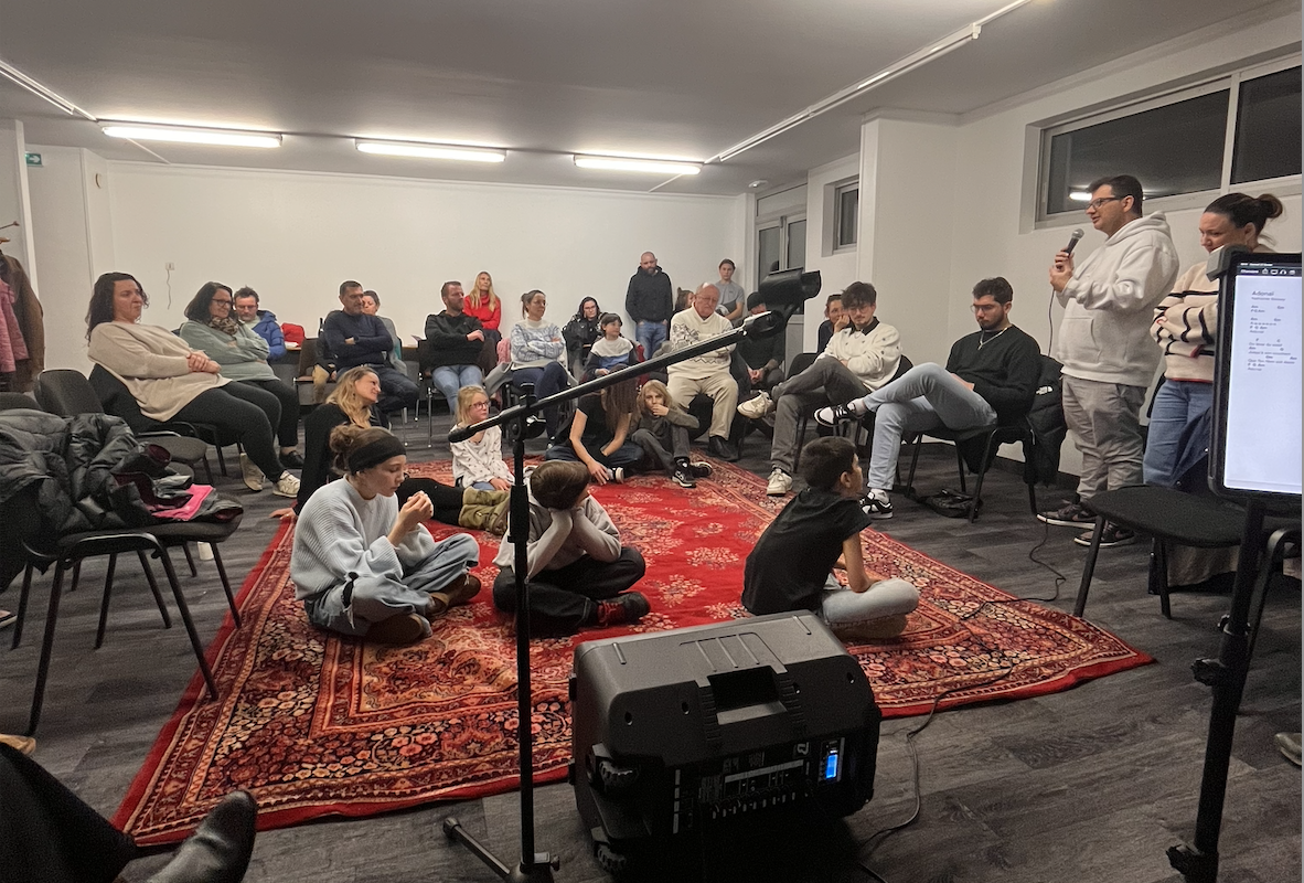 La communauté de l'Église Connect Gap réunie en soirée à Gap, Hautes-Alpes